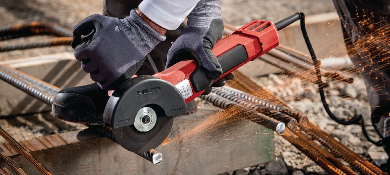 AG 500-20D Angle grinder Powerful corded angle grinder with dead man’s switch for cutting and grinding in metal, concrete, and masonry with discs up to 5” (14-amp) Applications 1