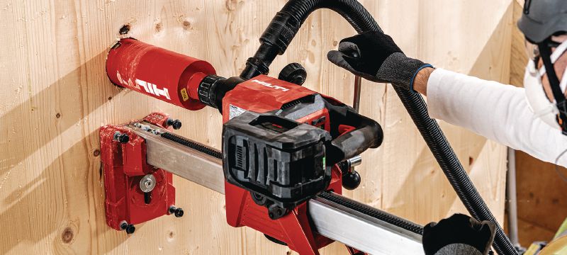 DD 150-U-22 Cordless core drill Cordless diamond coring machine for handheld or rig-based coring from 52-162 mm (2 - 6-3/8) in concrete or up to 252mm (10”) in masonry (Nuron battery) Applications 1